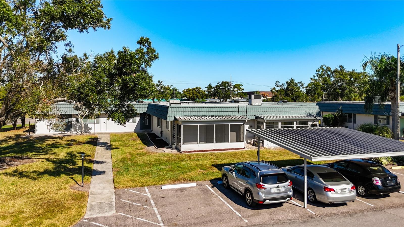 CORNER UNIT with open space