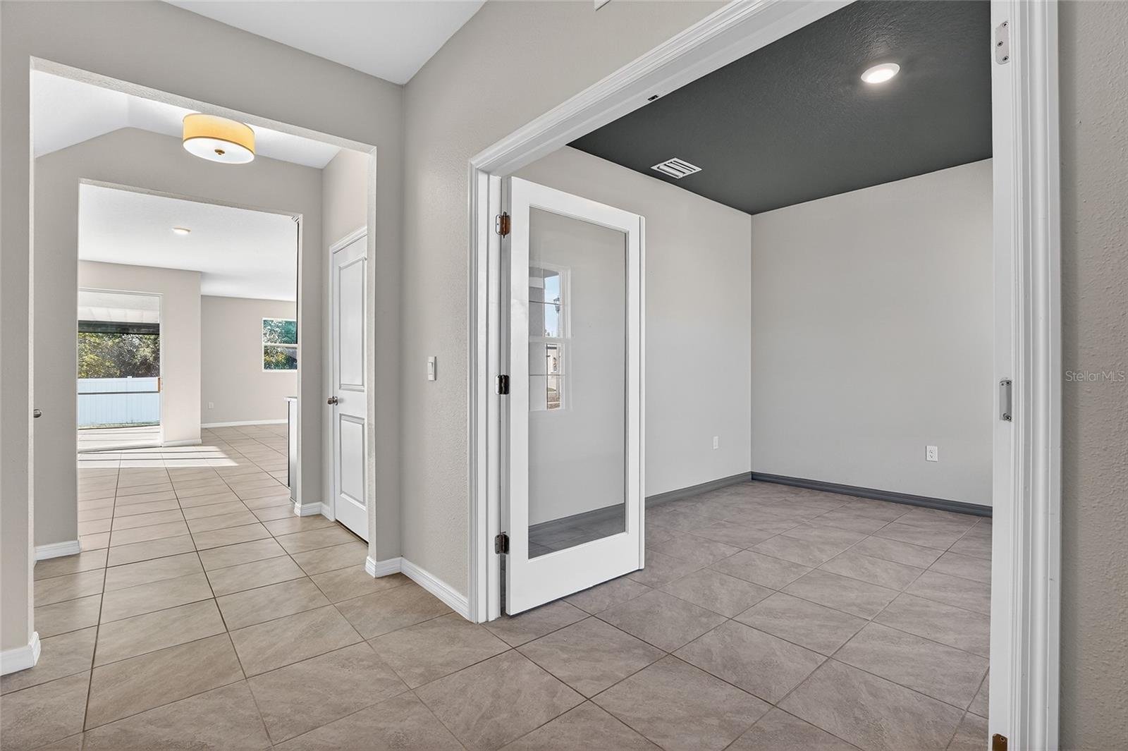 Office space/flex room