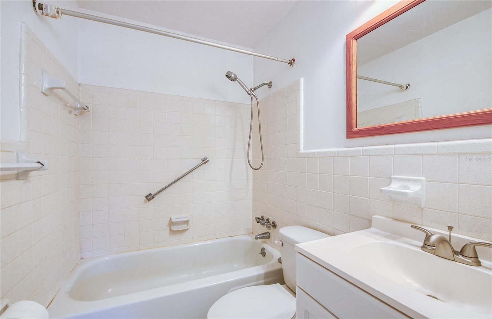 Primary en-suite bathroom