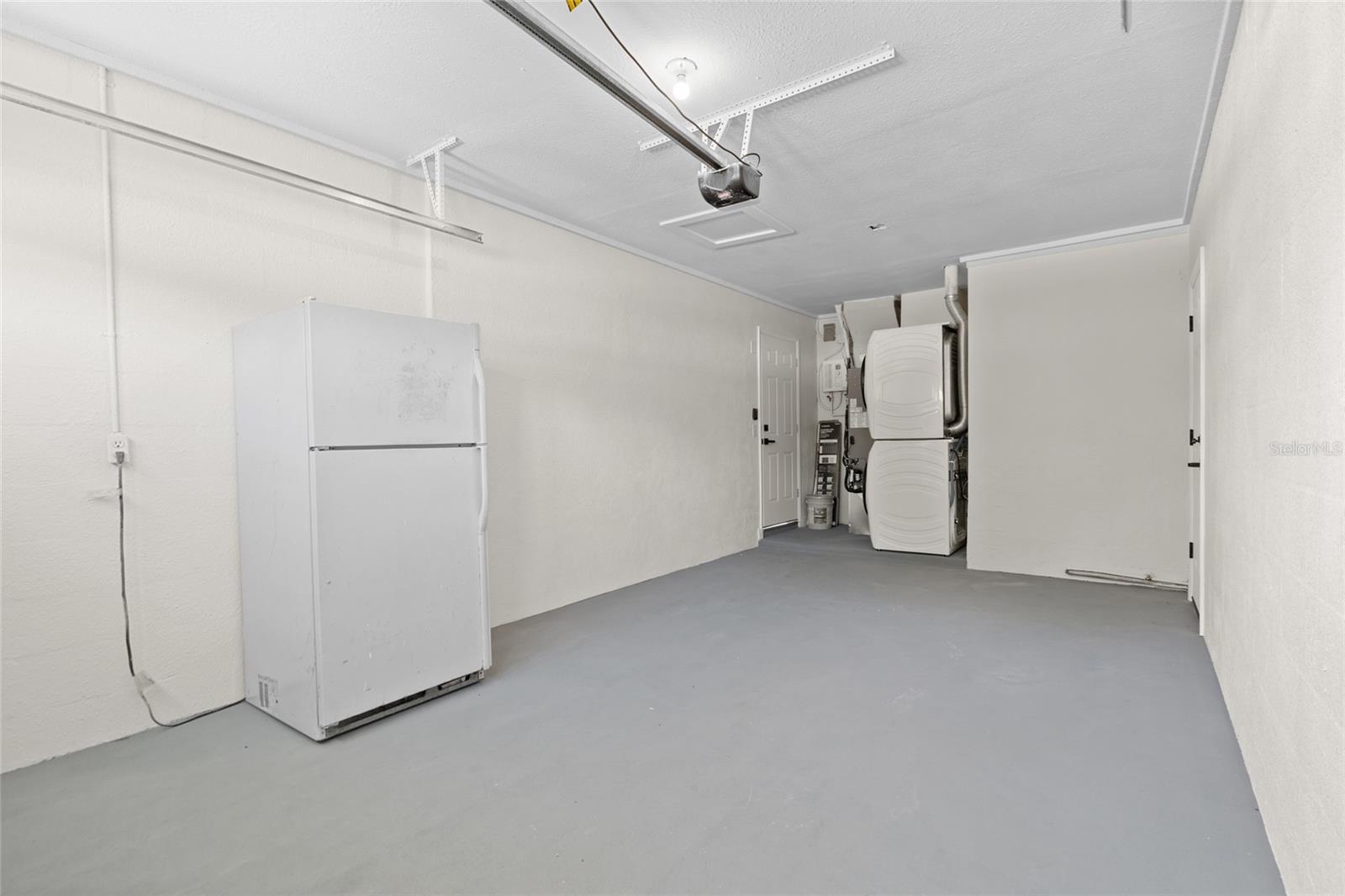 Spacious 1 Car Garage