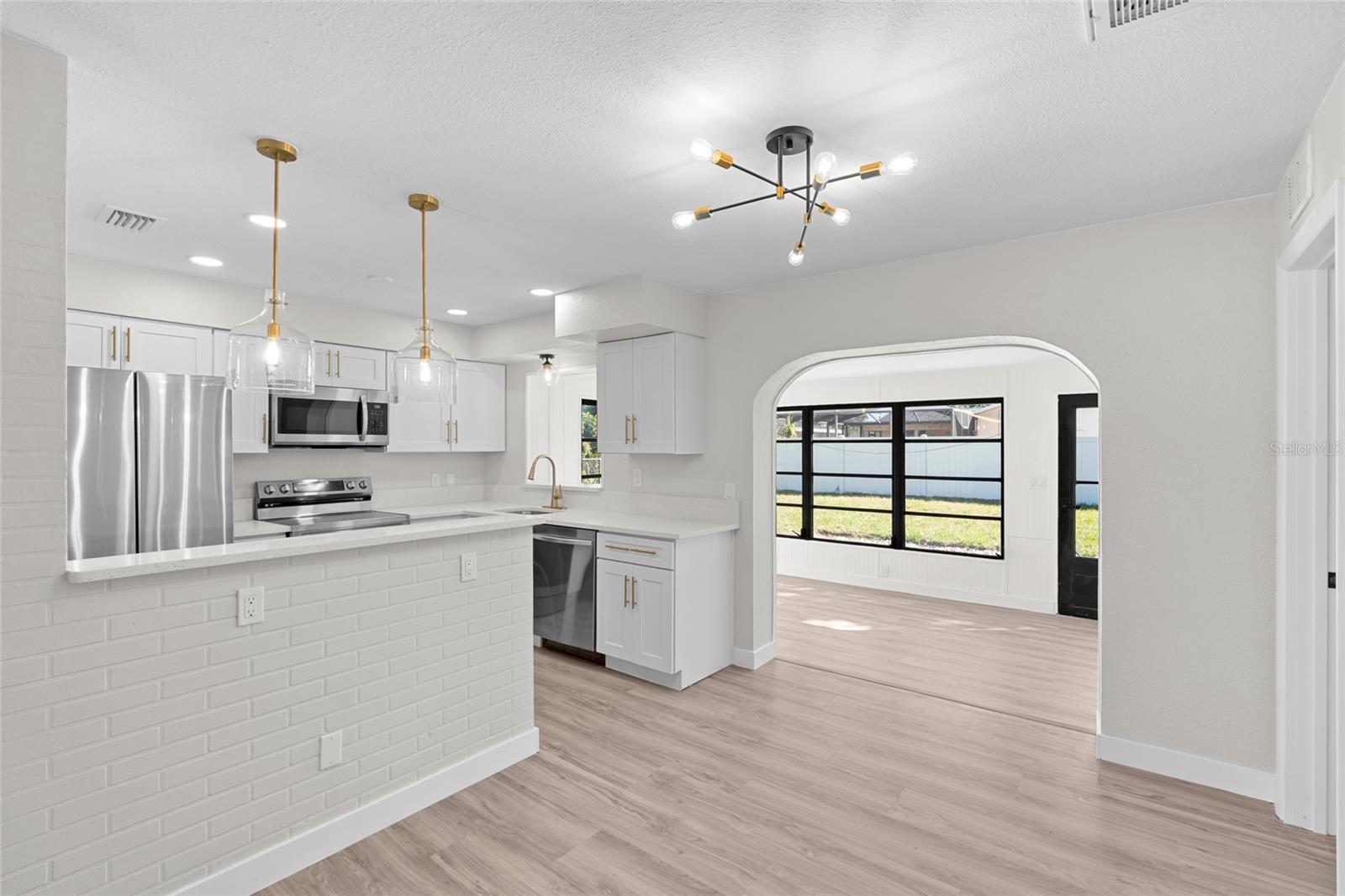 Quartz Counters, Stainless Appliances