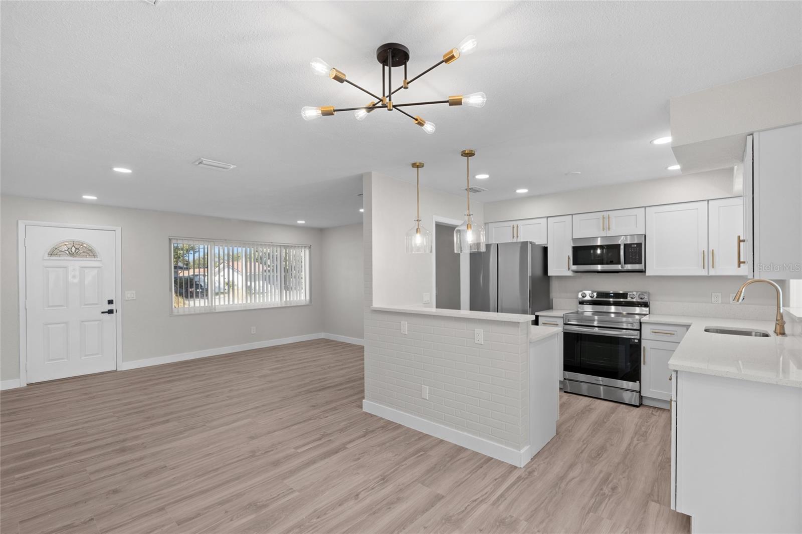 Dining Room & Kitchen