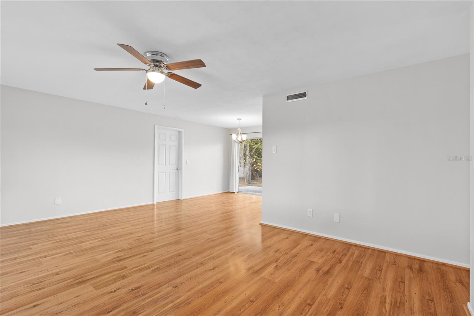 Open floor plan leads from living room, to dining area and into the kitchen