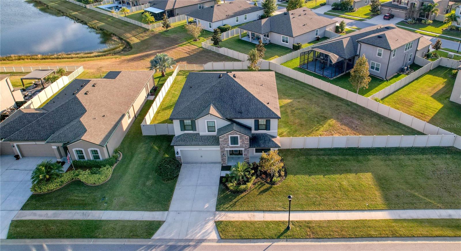 Look at this amazing oversized lot! 2,890 sqft inside!!!!