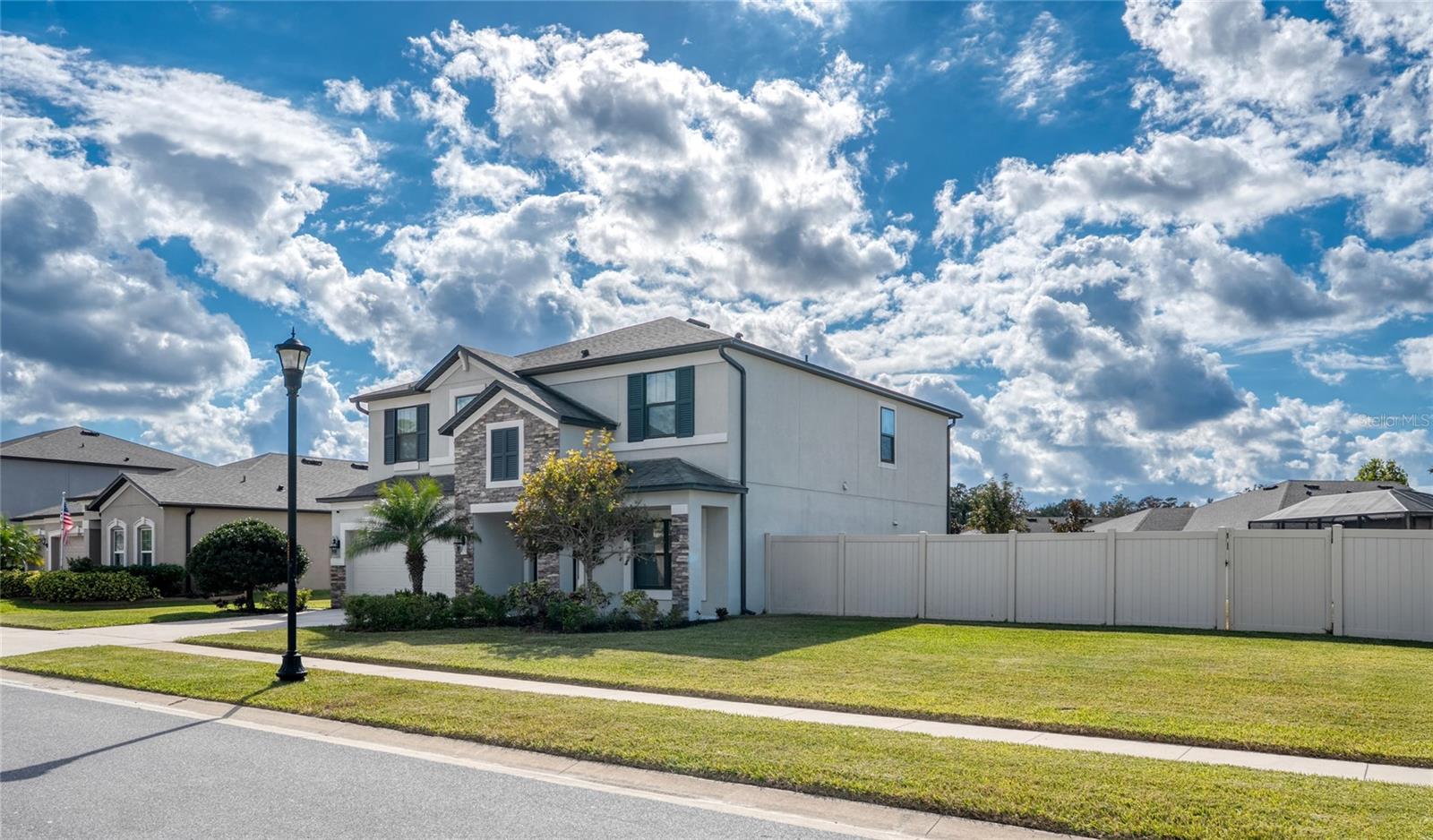 No neighbor on one side due to the huge lot!