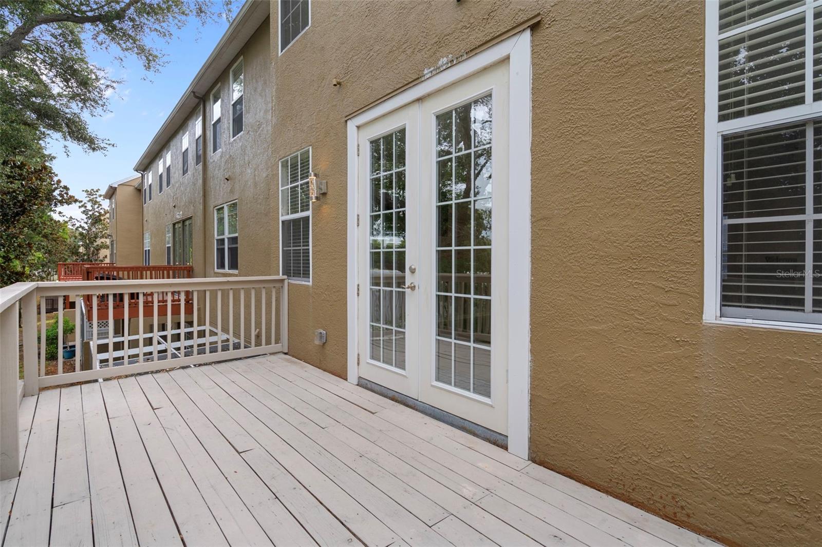 What a gorgeous balcony !!