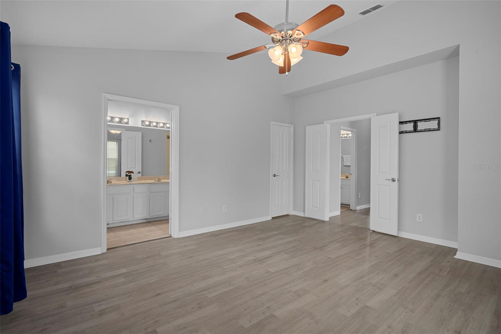 This Master Suite has a Large walk-in closet with enogh space for all your clothes