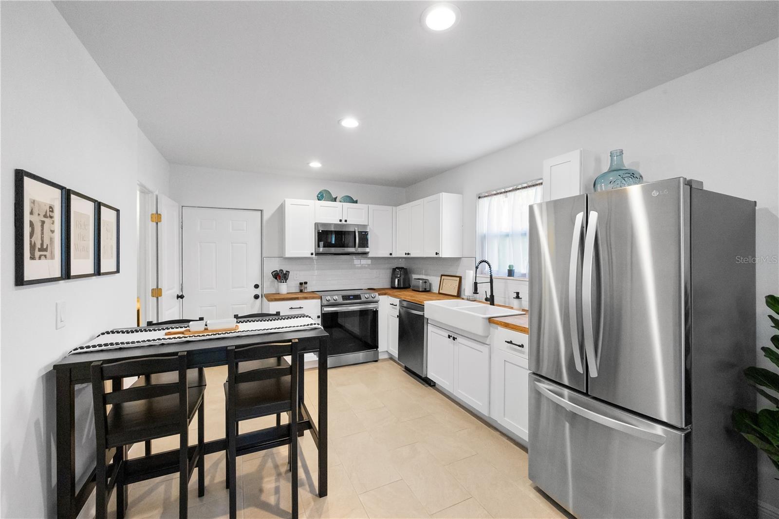 Stainless Appliances (Home 2)