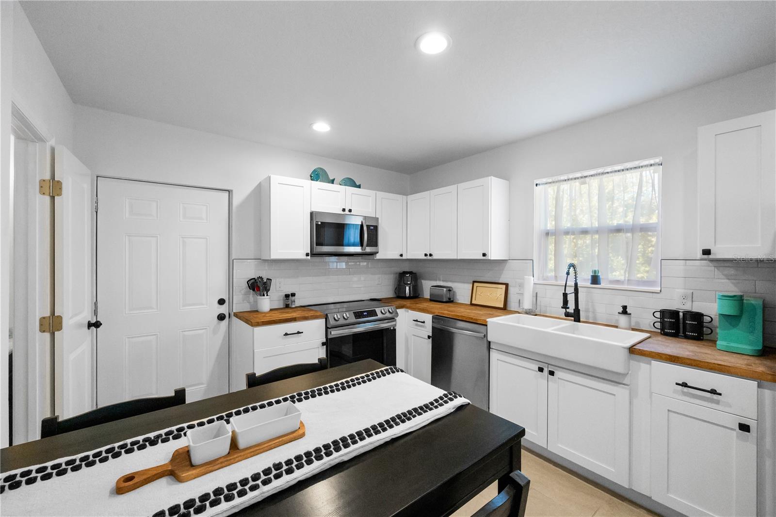 Farmhouse Sink (Home 2)