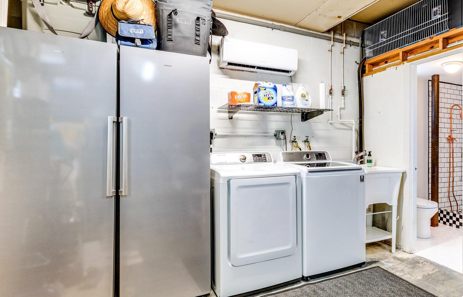 Garage - Washer and Dryer