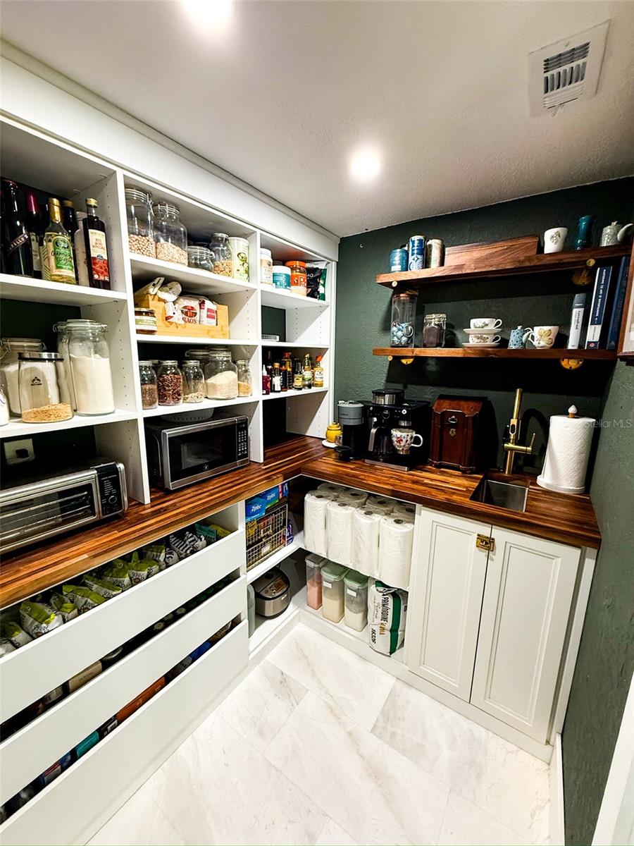 Pantry w/wet bar