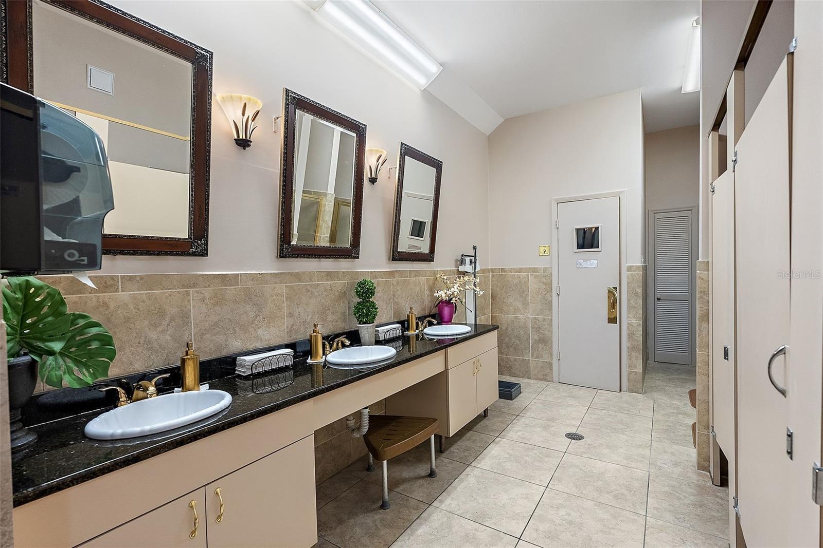 Women's locker room & sauna