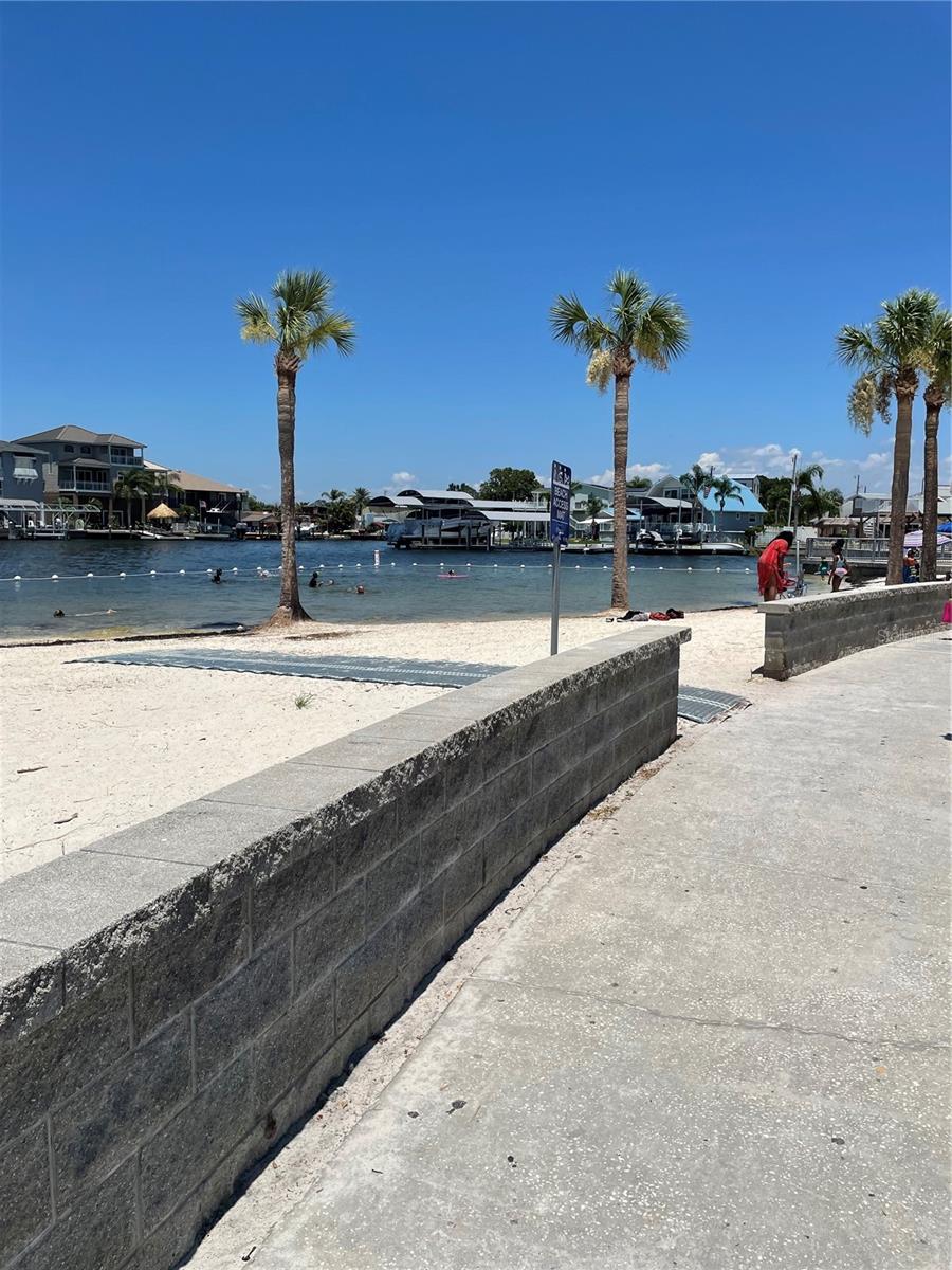 Hudson Public Beach 4 min. from house