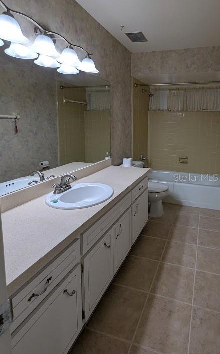 Hall bathroom with tub shower