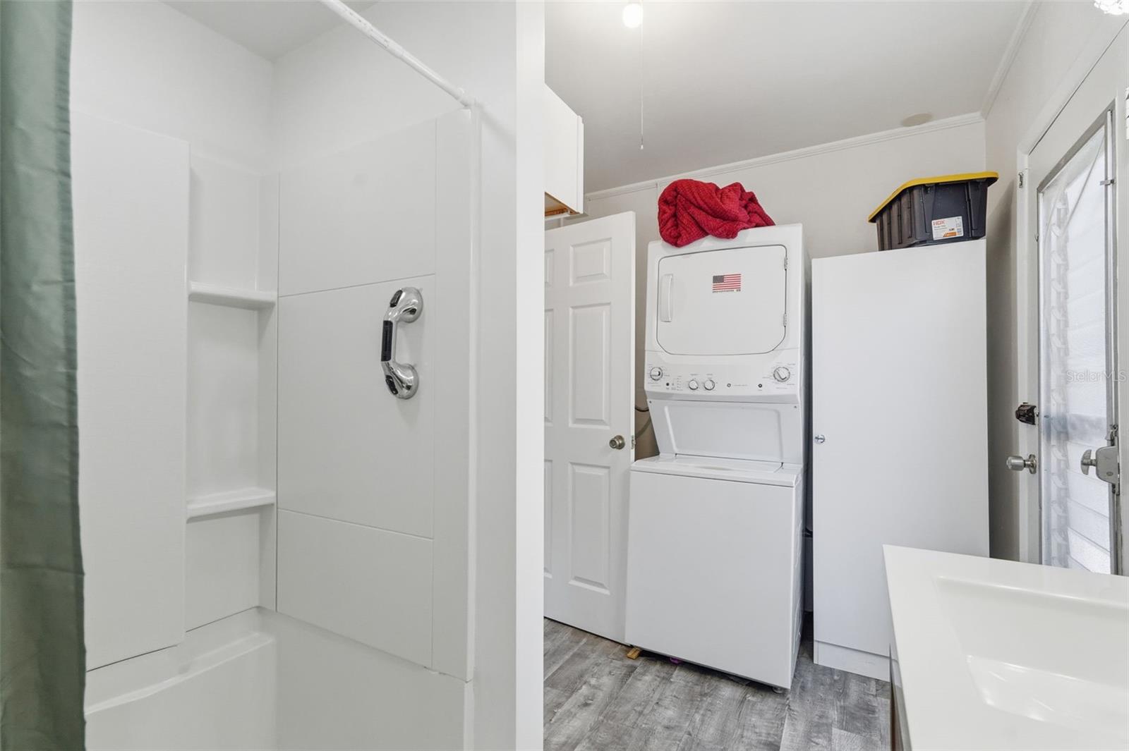 Bathroom 2/Laundry
