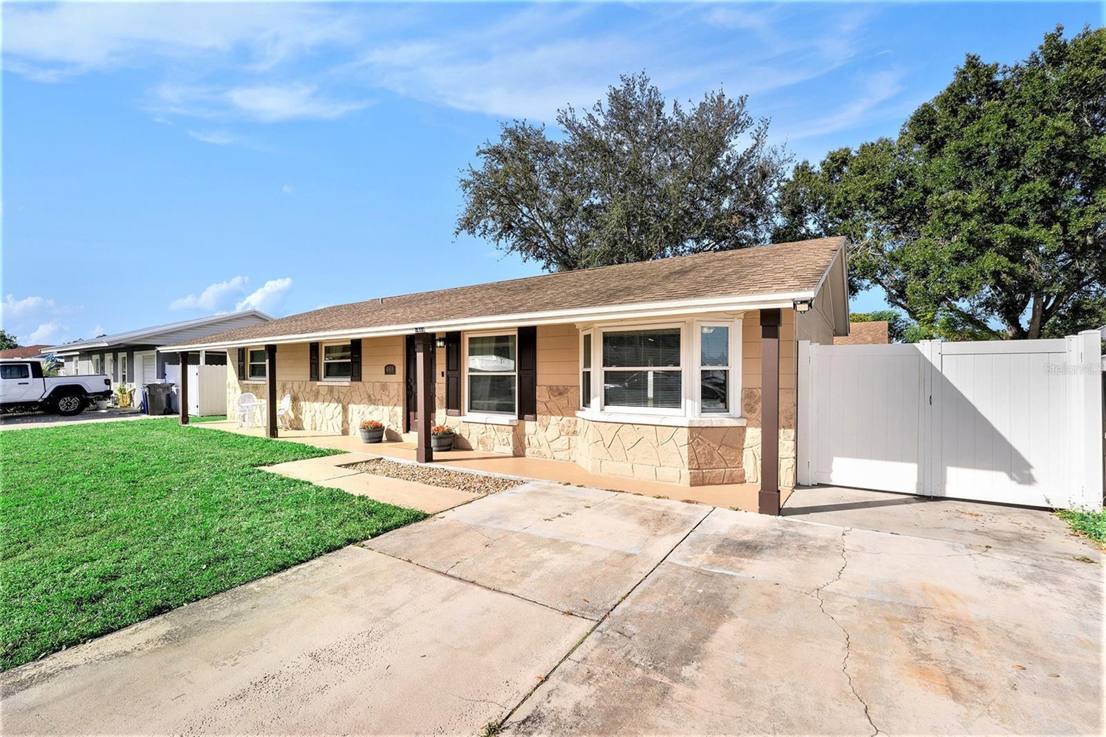 easily accommodate multiple cars.