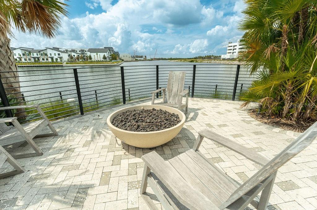 Charming gas-lit firepit in a prime waterfront spot.