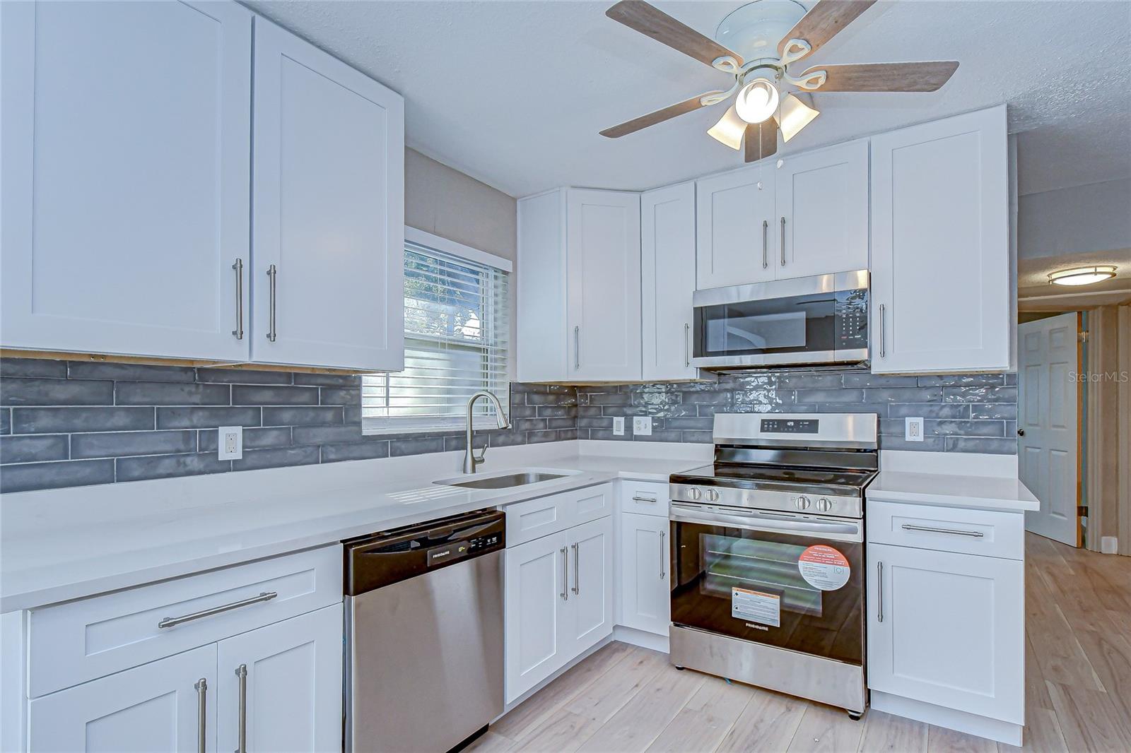 Gorgeous Kitchen with Quartz Countertop
