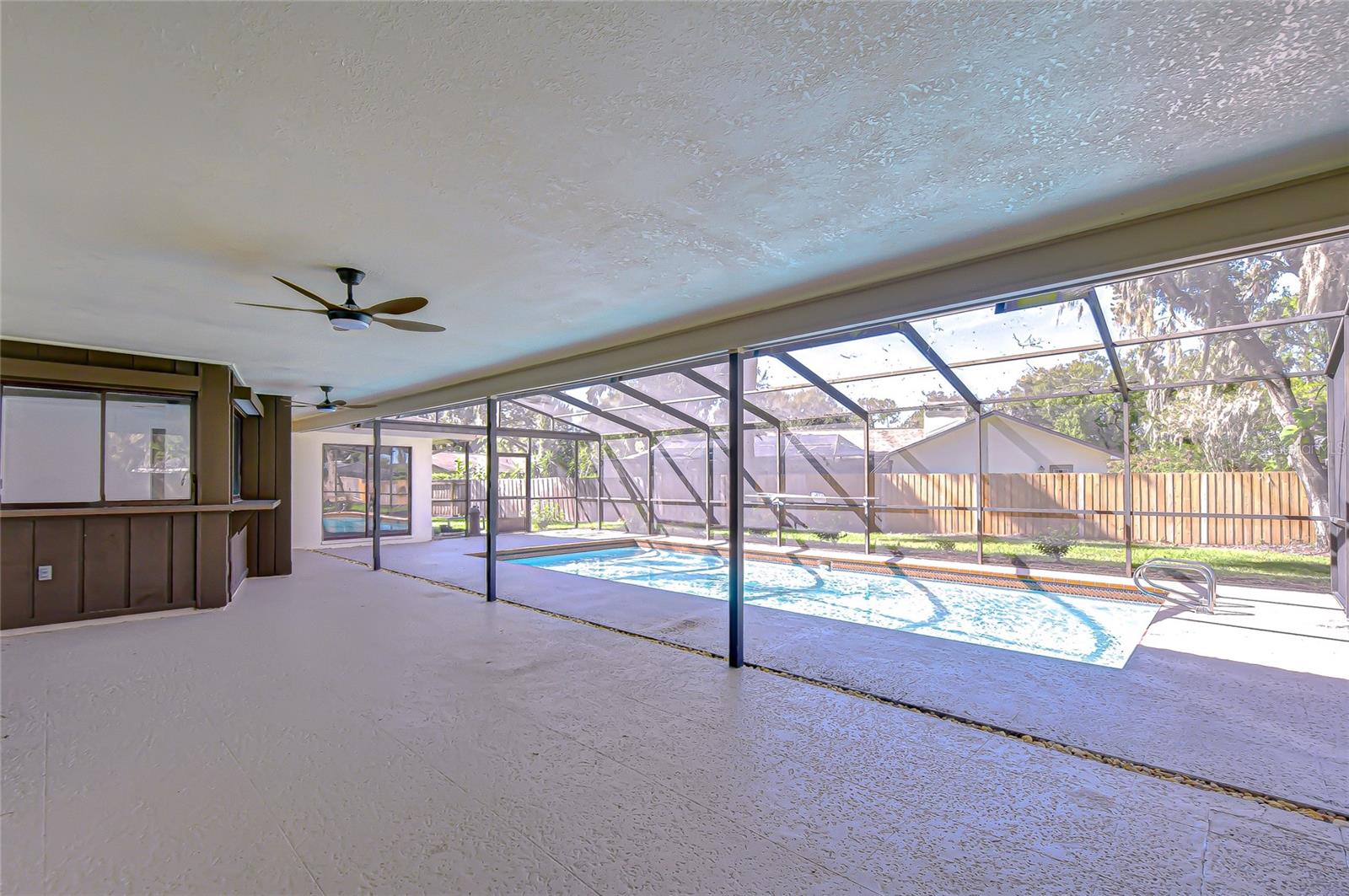 Spacious covered lanai!