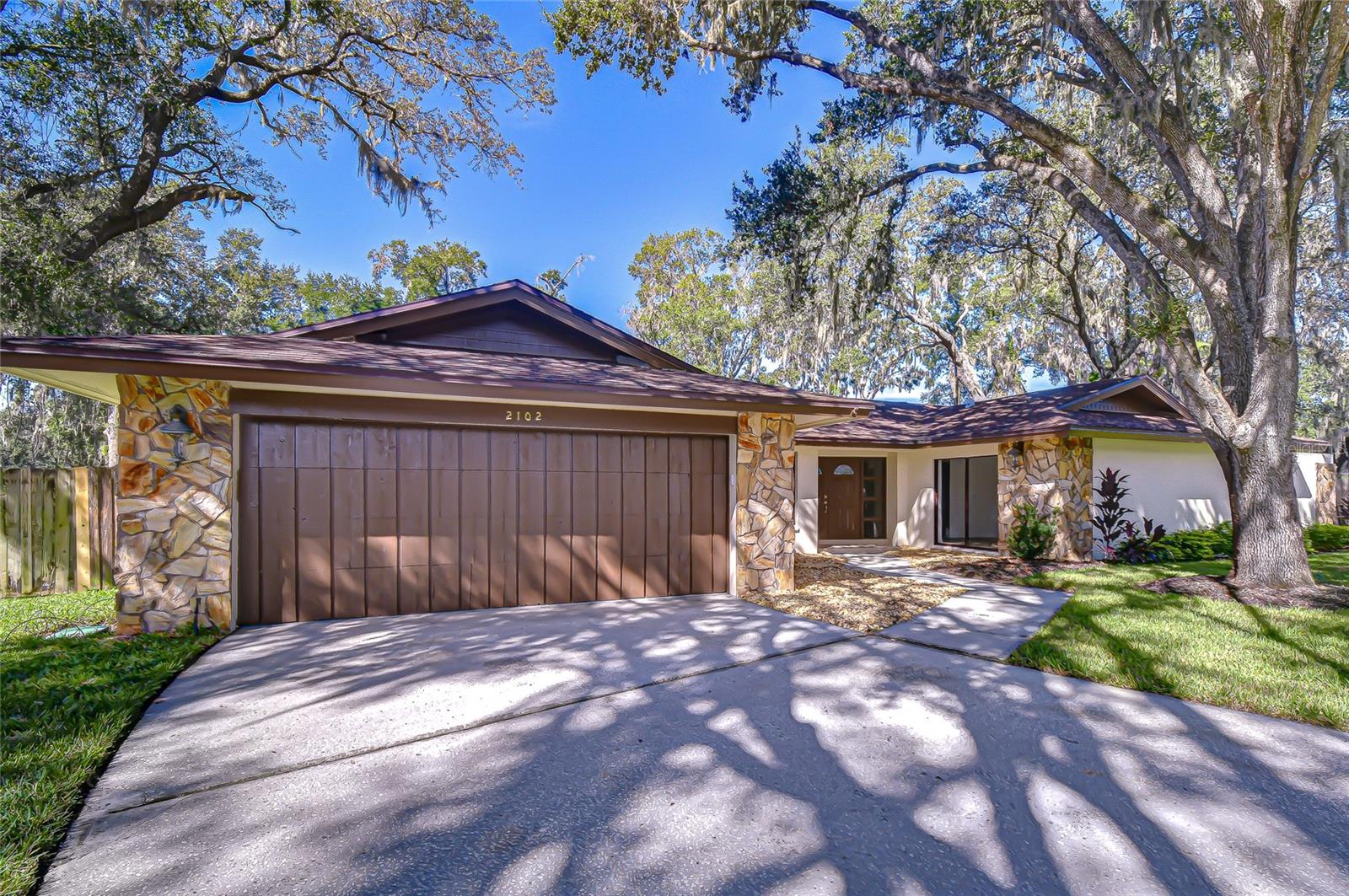 beautiful stone accents!