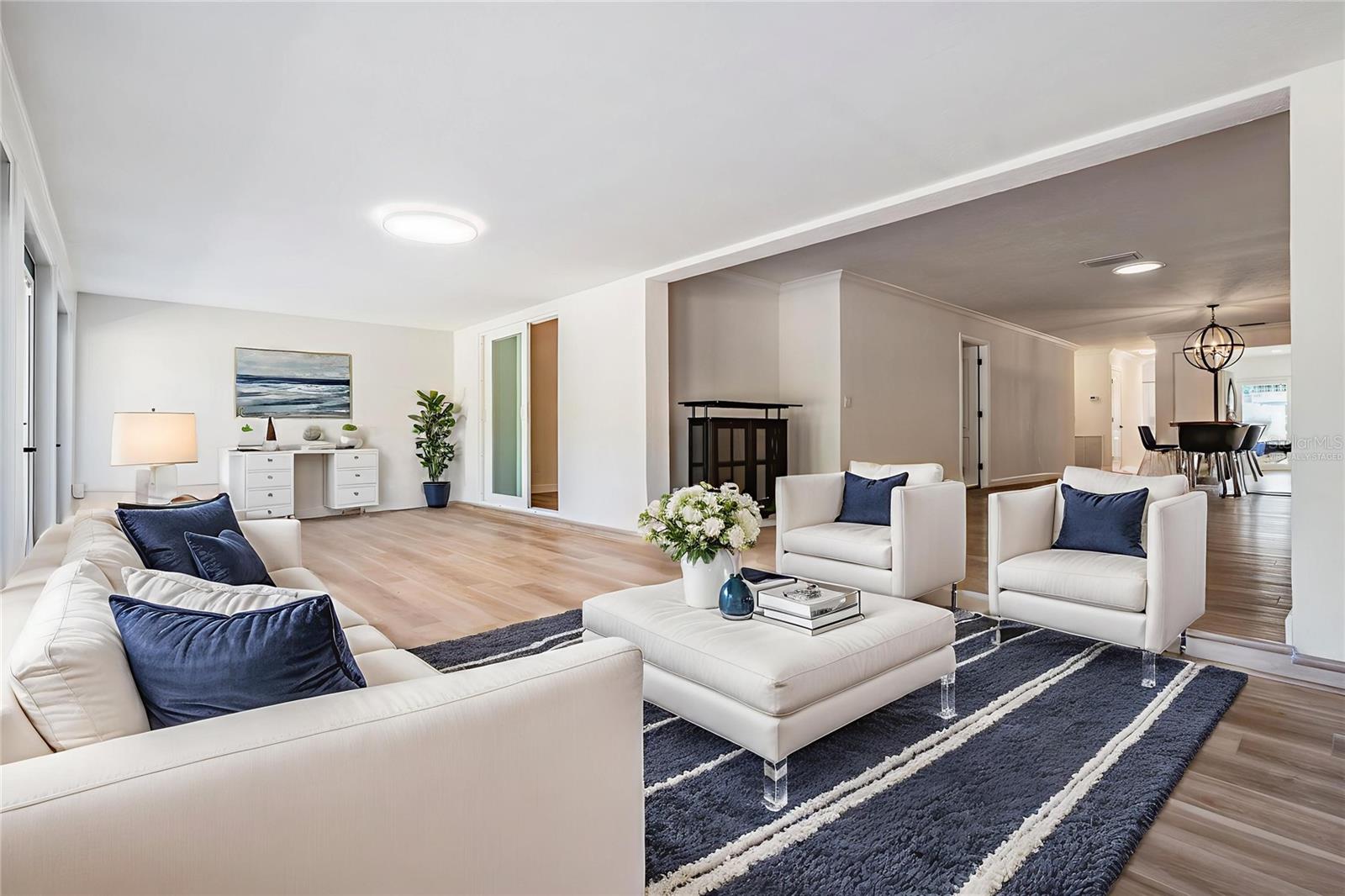 This photo has been Virtually Staged.