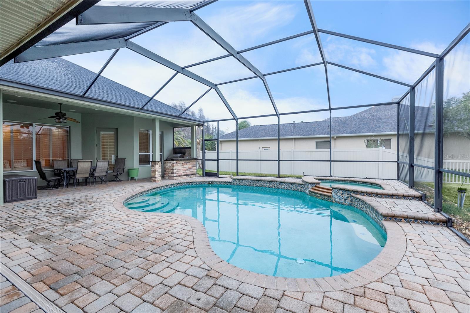 Pool and spa in Lanai with pavers
