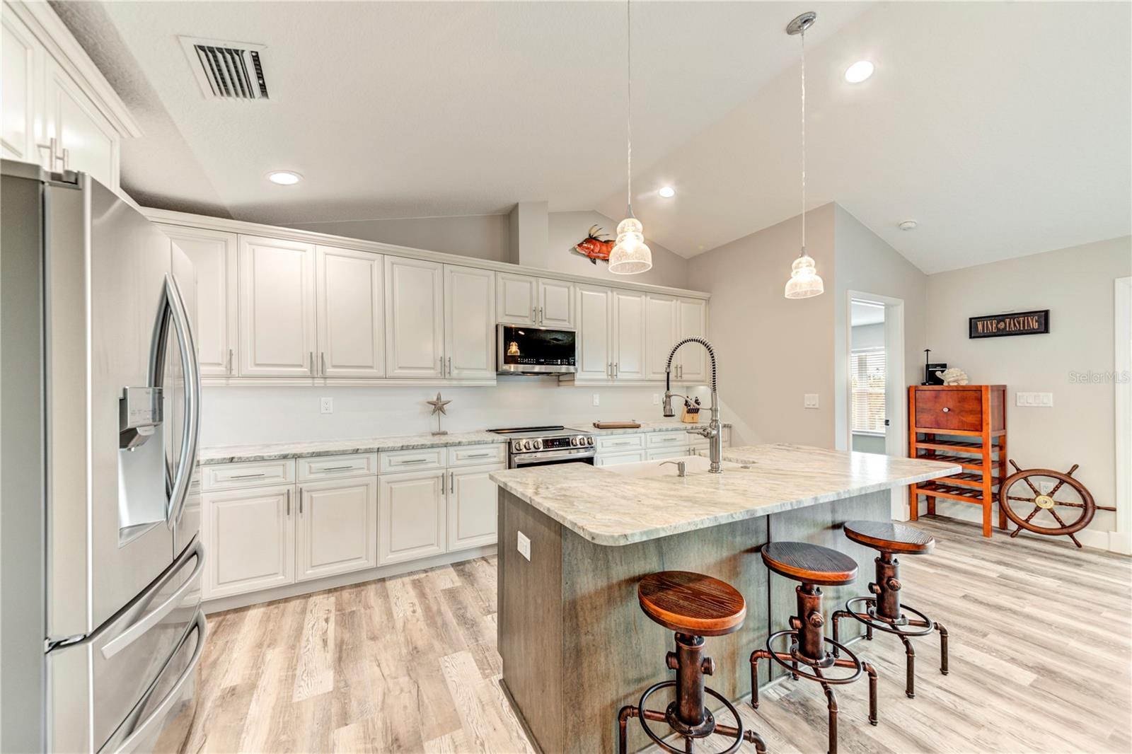 Gorgeous Kitchen with Breakfast Bar Island