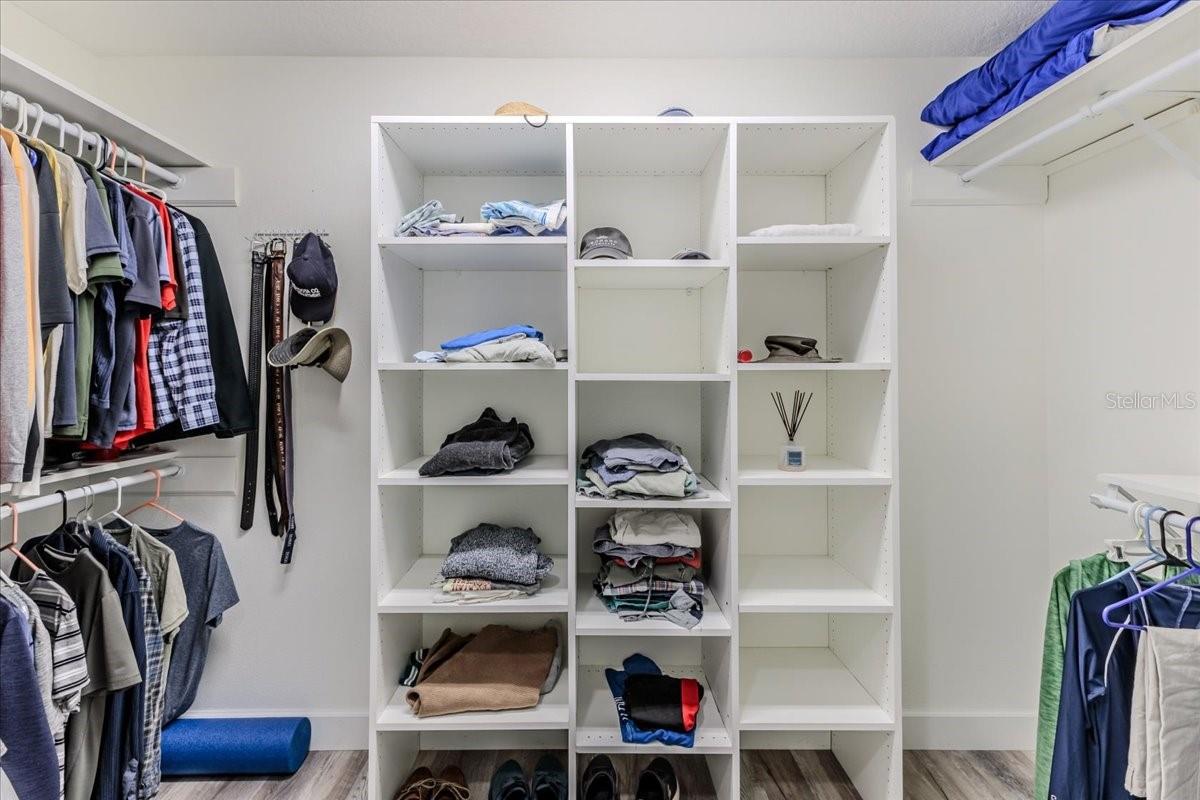 Walk in Closet with Organizer