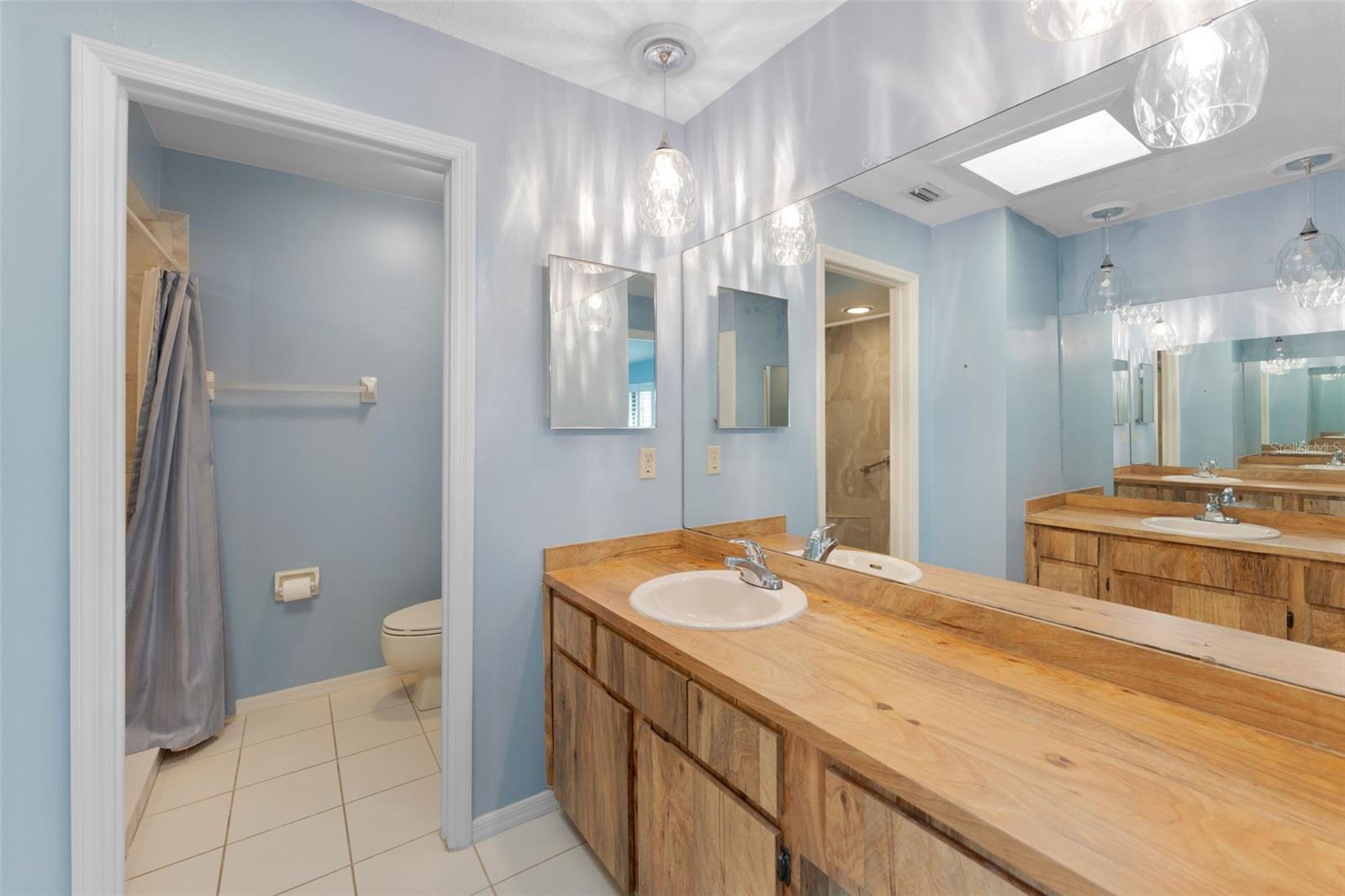 Ensuite Primary bathroom with walk-in shower