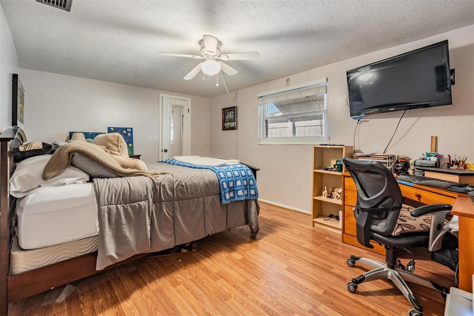 2nd Bedroom... big enough for an office.  Walk in closet.