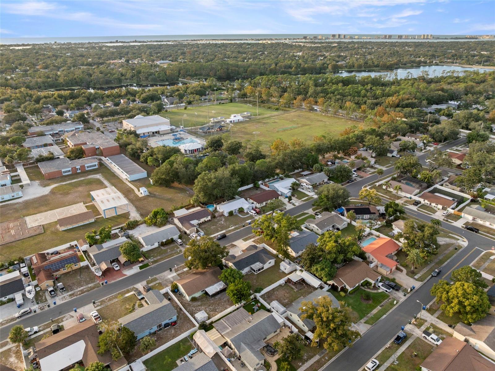 CLose to schools. Minutes to the Beaches