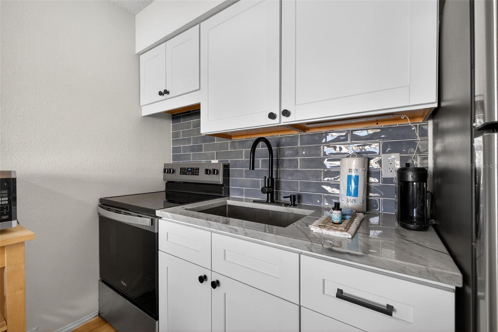 New Cabinets & Backsplash