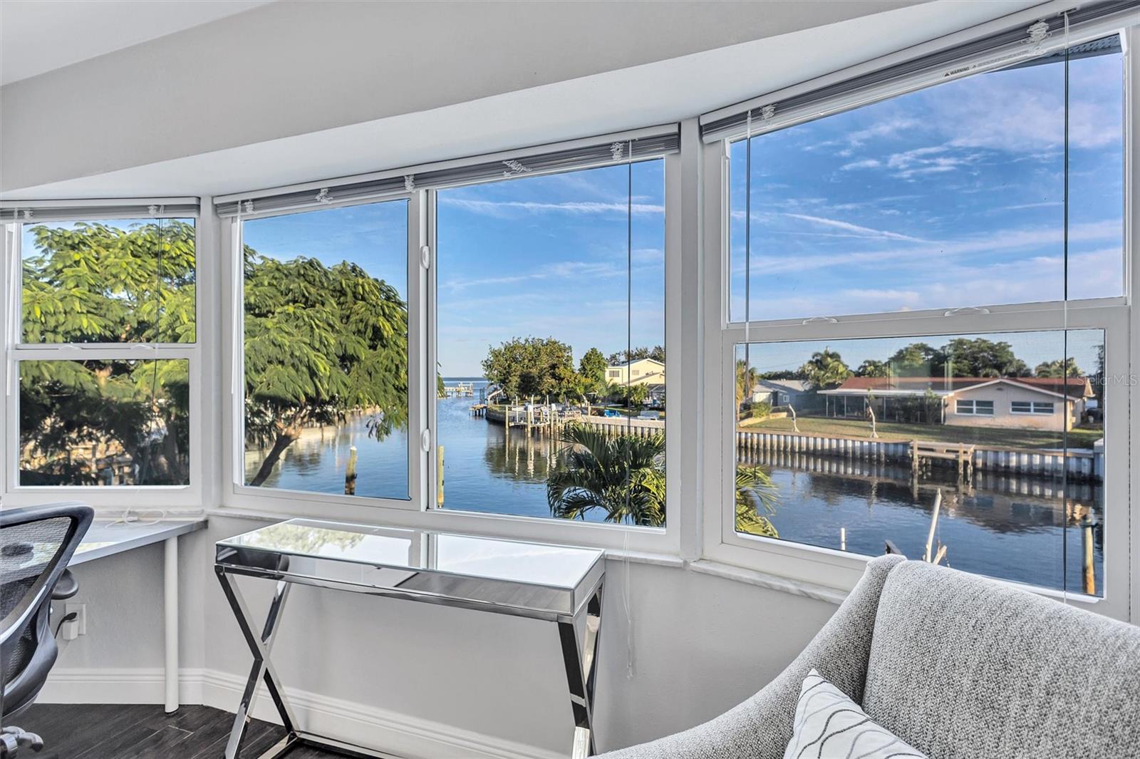 Sitting area off of the primary