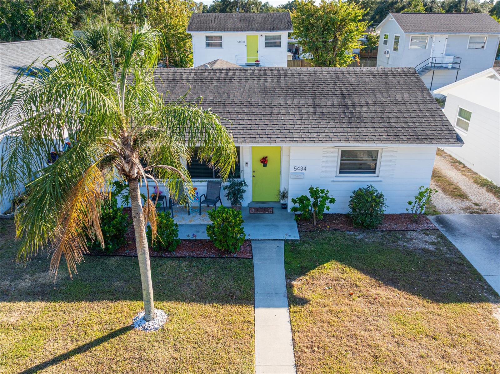 FRONT OF THE 2/1 AND 1/1