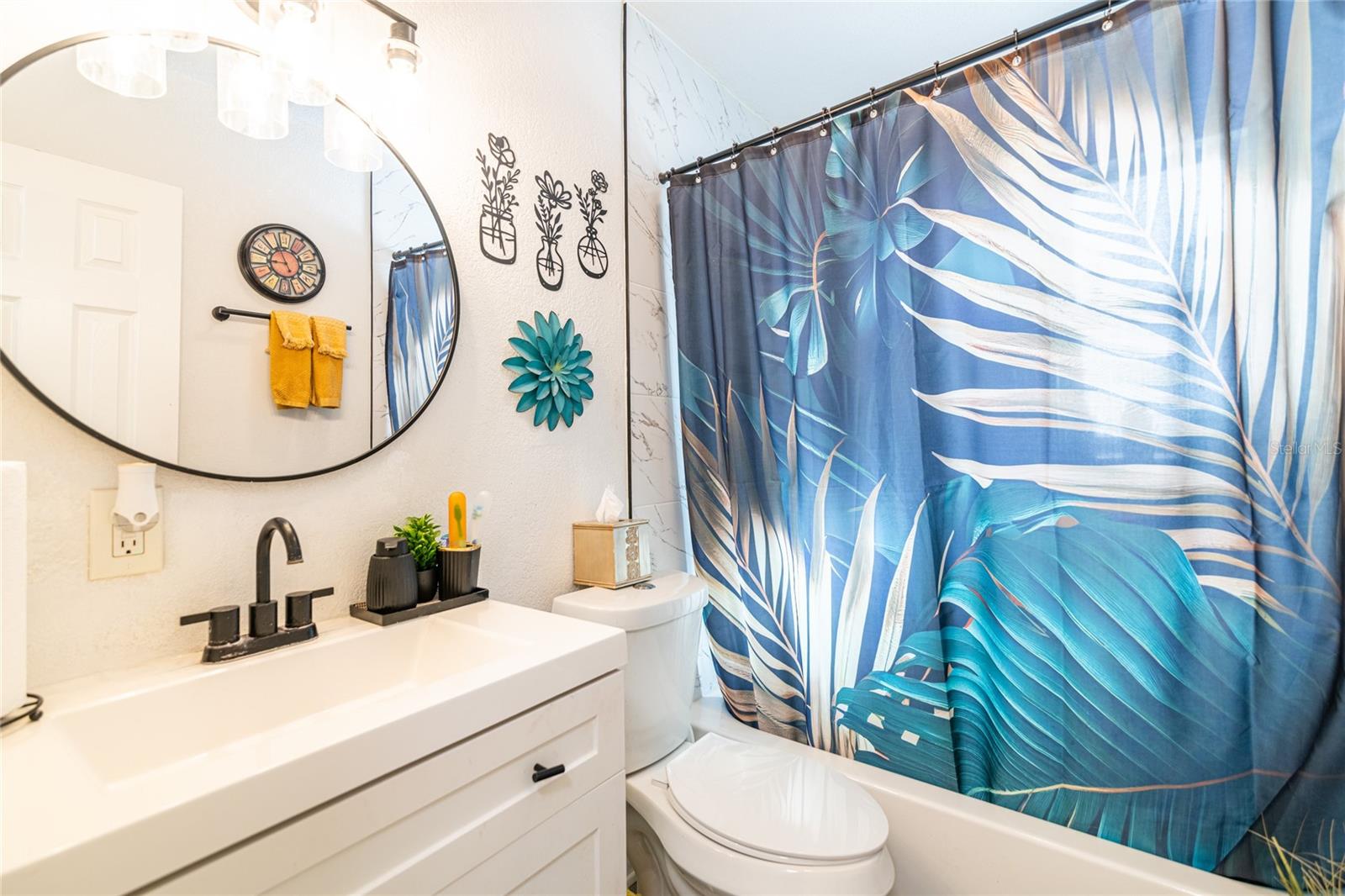 UPDATED BATHROOM IN THE 2/1