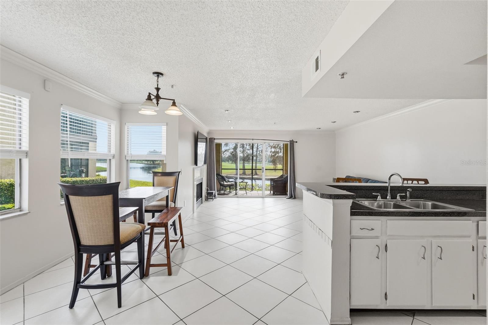 Dining Area & Kitchen