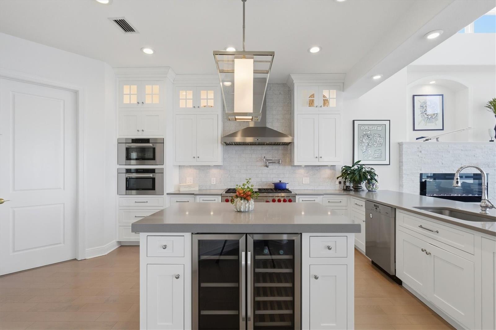 Spacious & bright kitchen