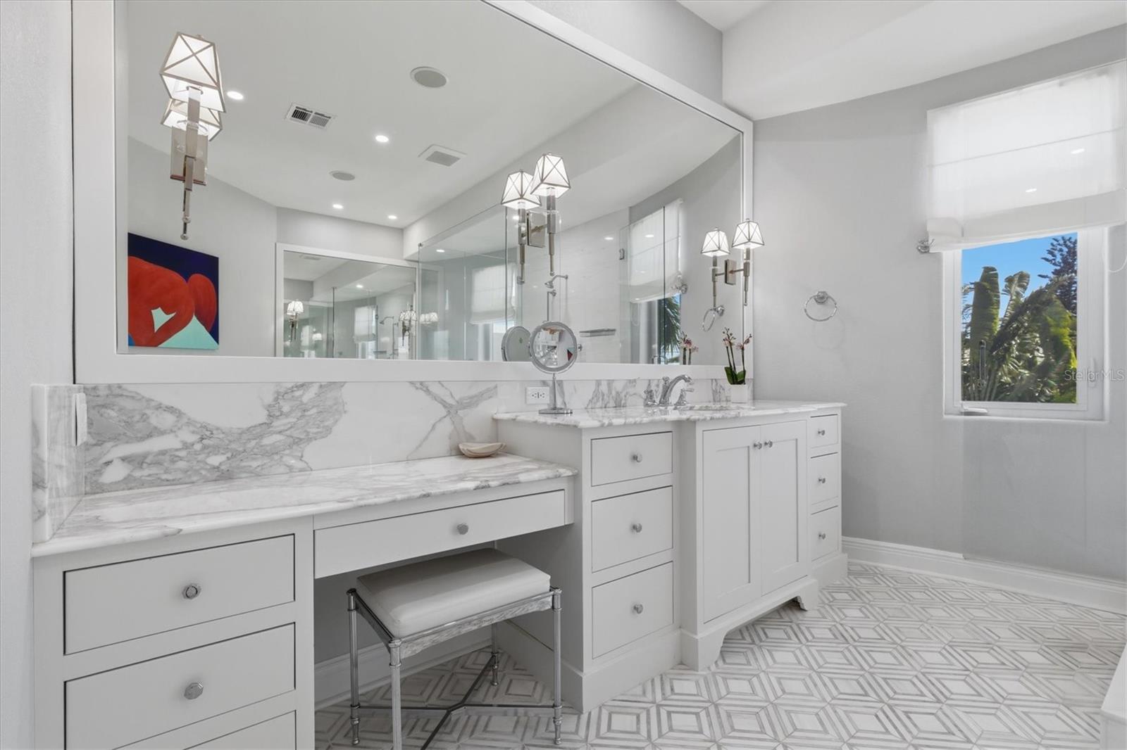 Make-up vanity, primary bathroom