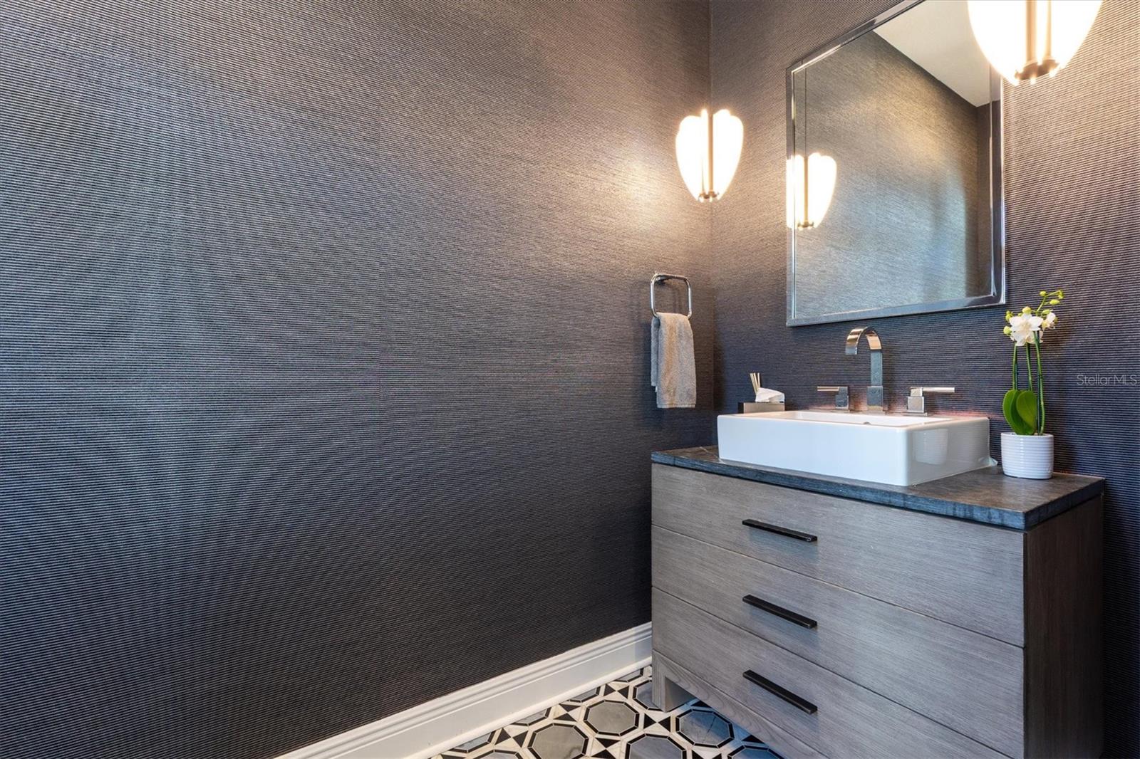 Main level powder bath