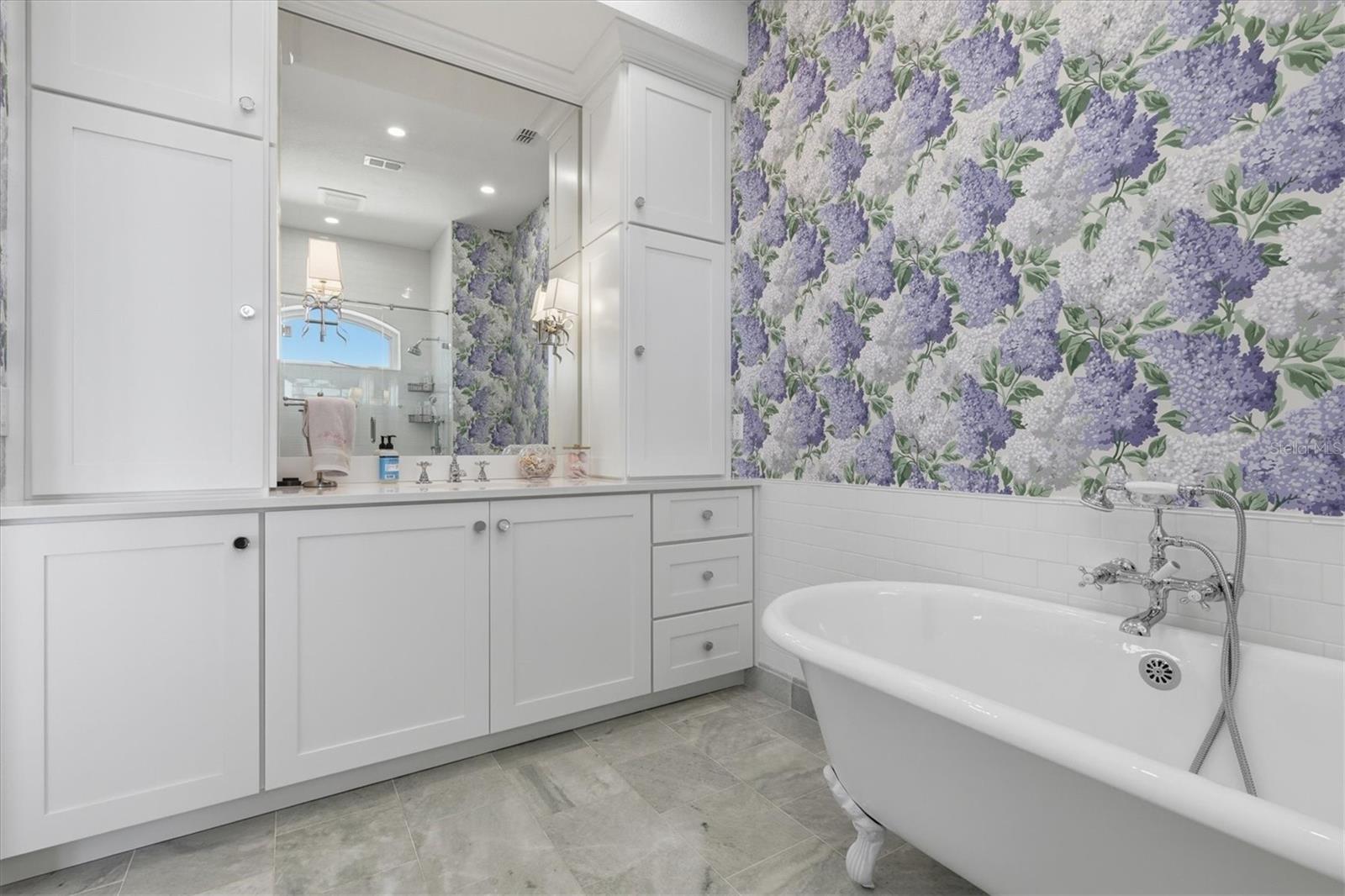 Ensuite bath to bedroom 3