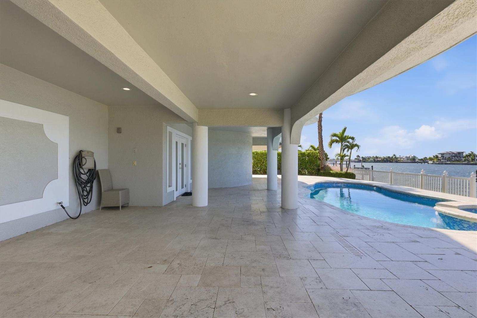 Pool area dining & lounge area