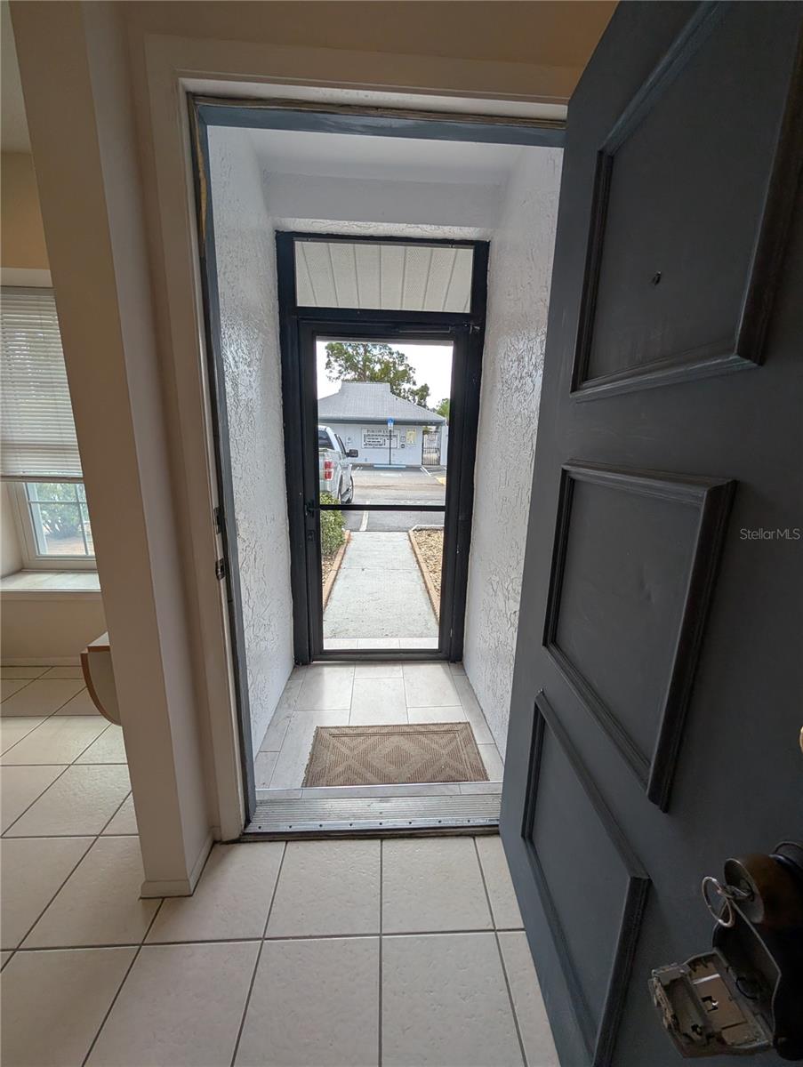 screen enclosed entry way