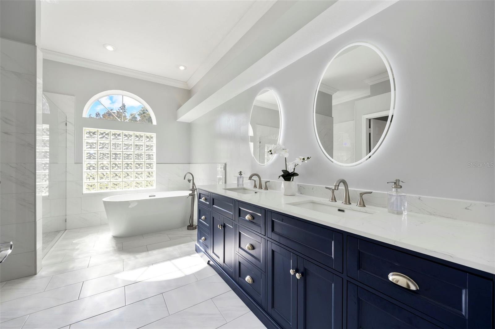Light, Bright Primary Ensuite bathroom