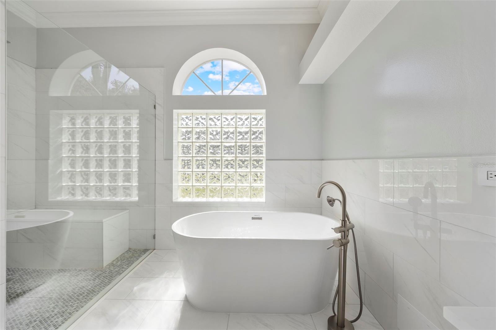 Luxurious Soaker Tub