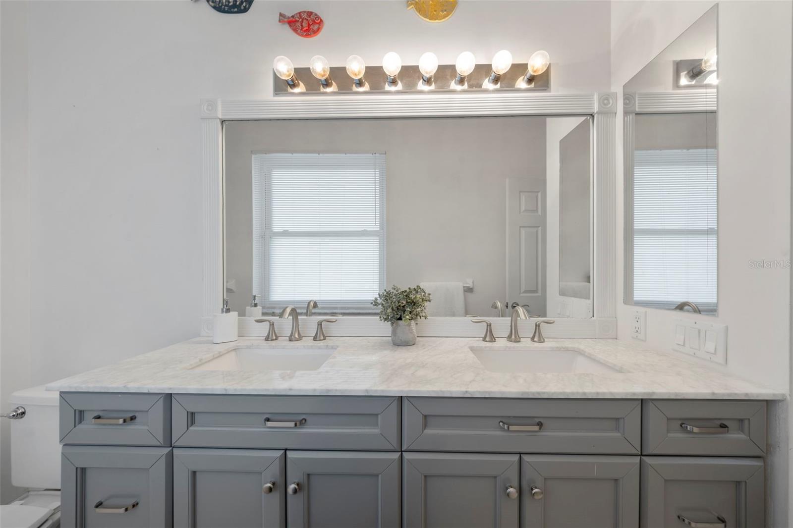 Bathroom 4 w/dual sinks