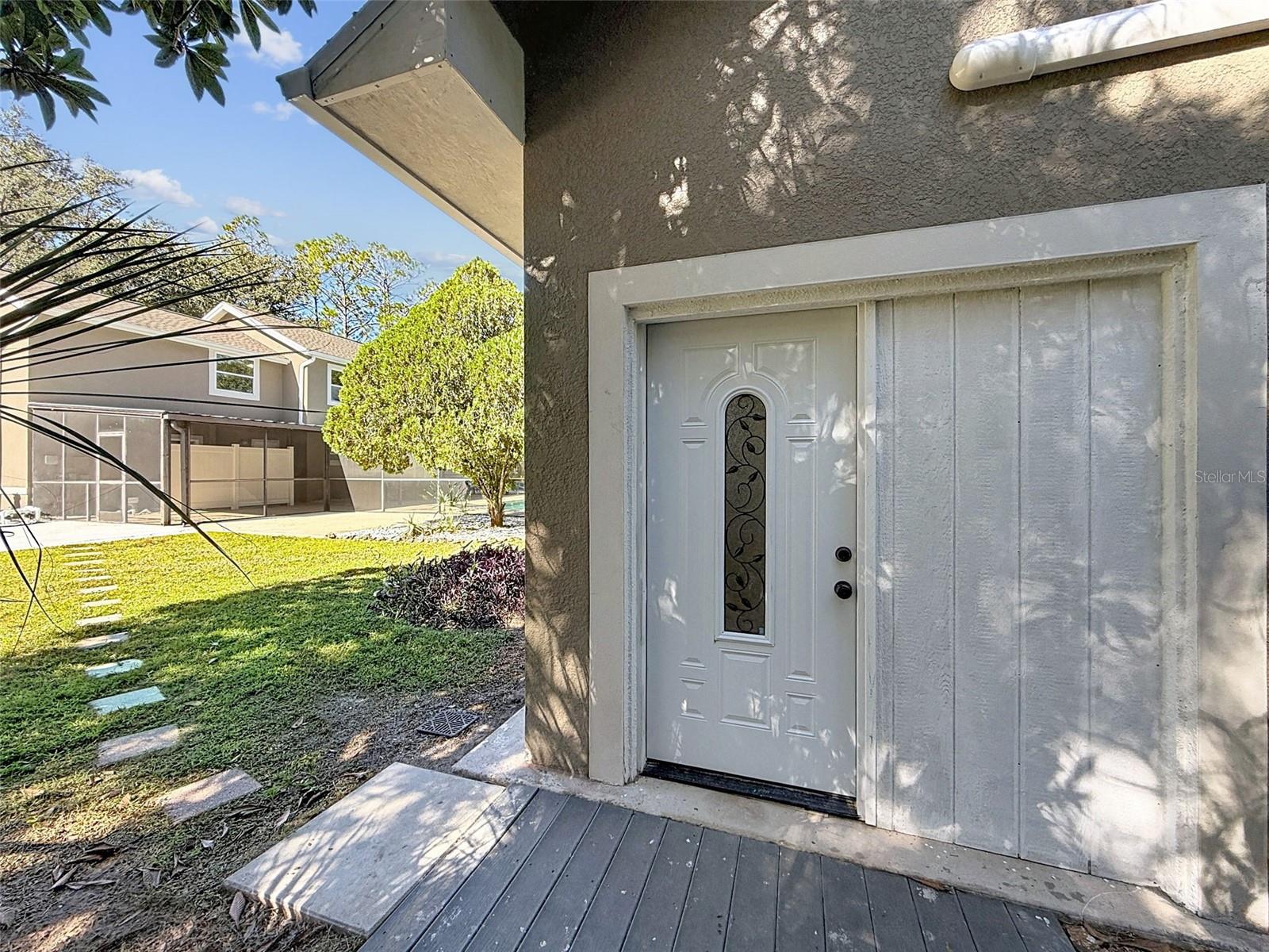 ADU - GUEST HOUSE with full kitchen plus bathroom and laundry.