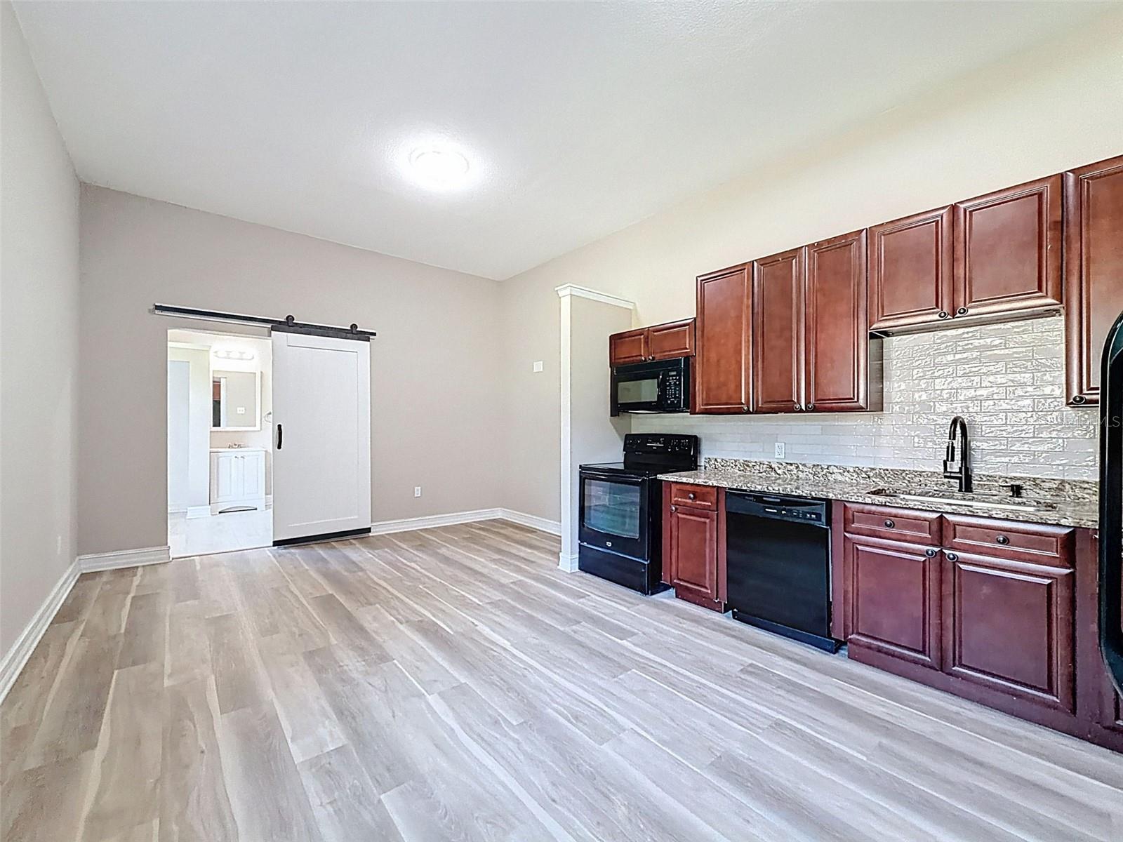 ADU - GUEST HOUSE with full kitchen plus bathroom and laundry.