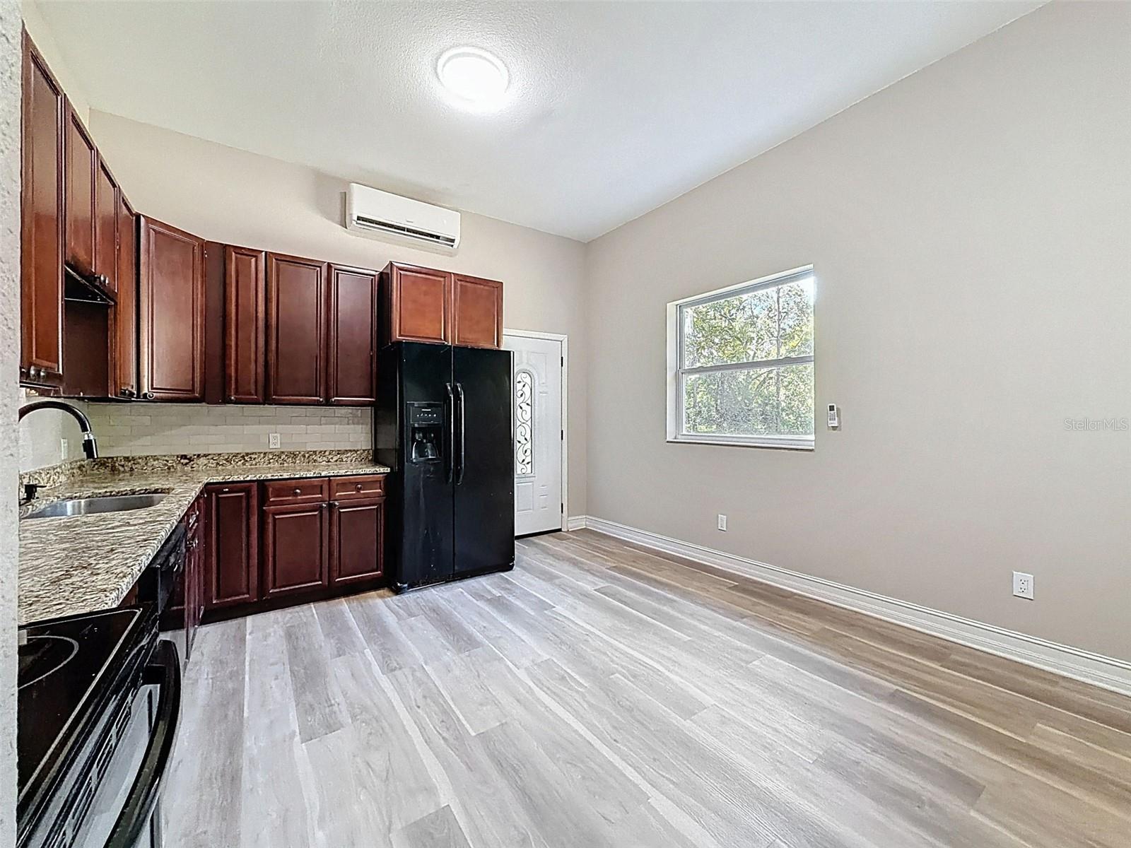 ADU - GUEST HOUSE with full kitchen plus bathroom and laundry.