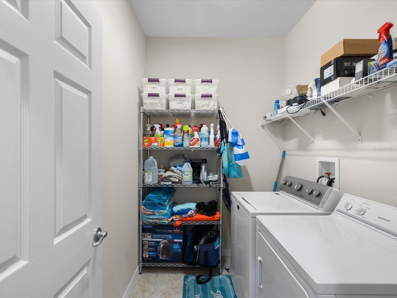 LARGE LAUNDRY ROOM