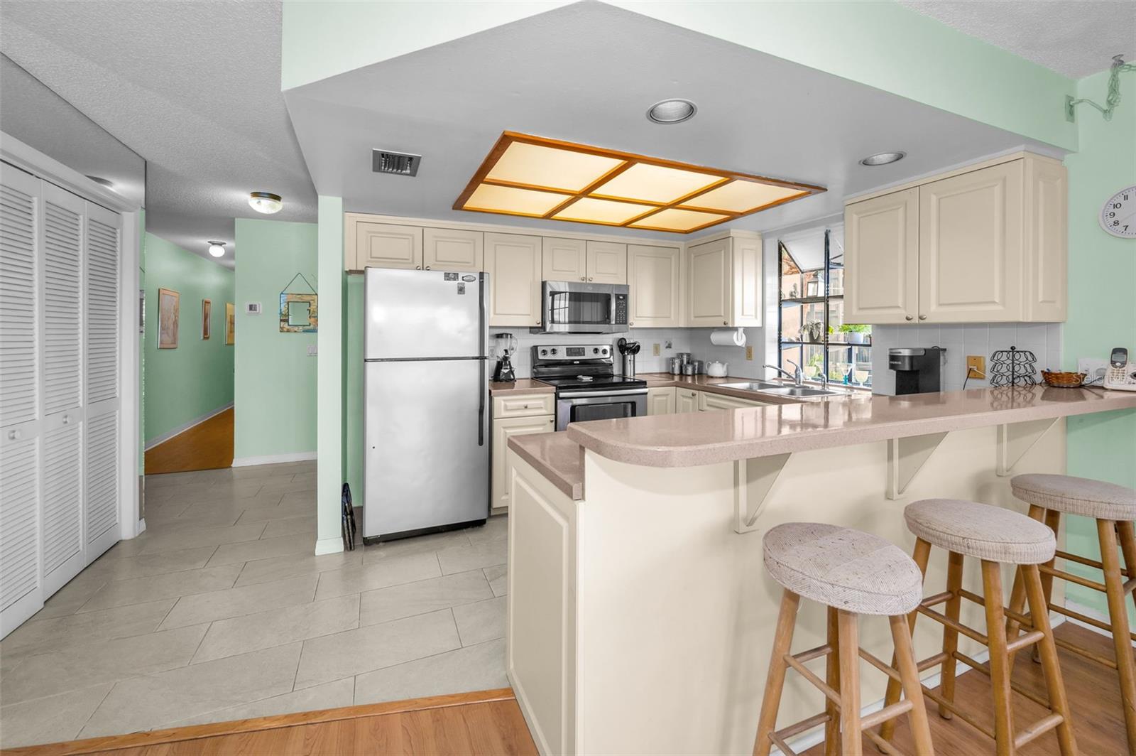 Kitchen with Breakfast Bar